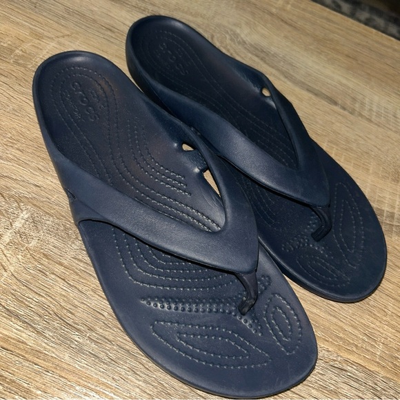Crocs Iconic Flip Flops Navy Blue Sandals Size US 9 Women's NEW - Picture 1 of 5